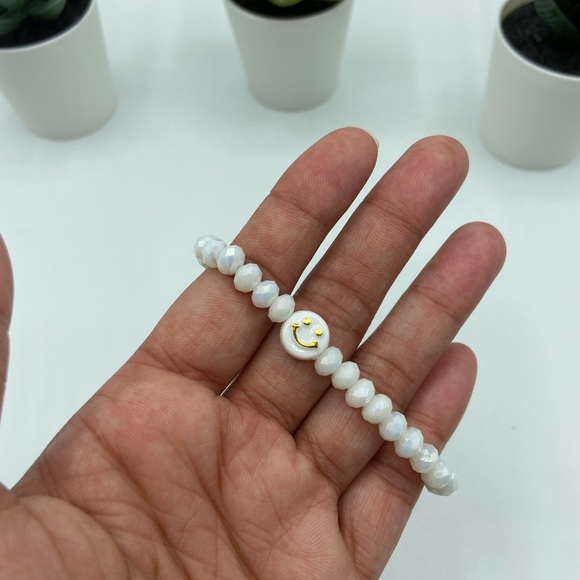 Y2K Handmade Trendy Glass Bead Bracelet with Smiley Face - Picture 3 of 7